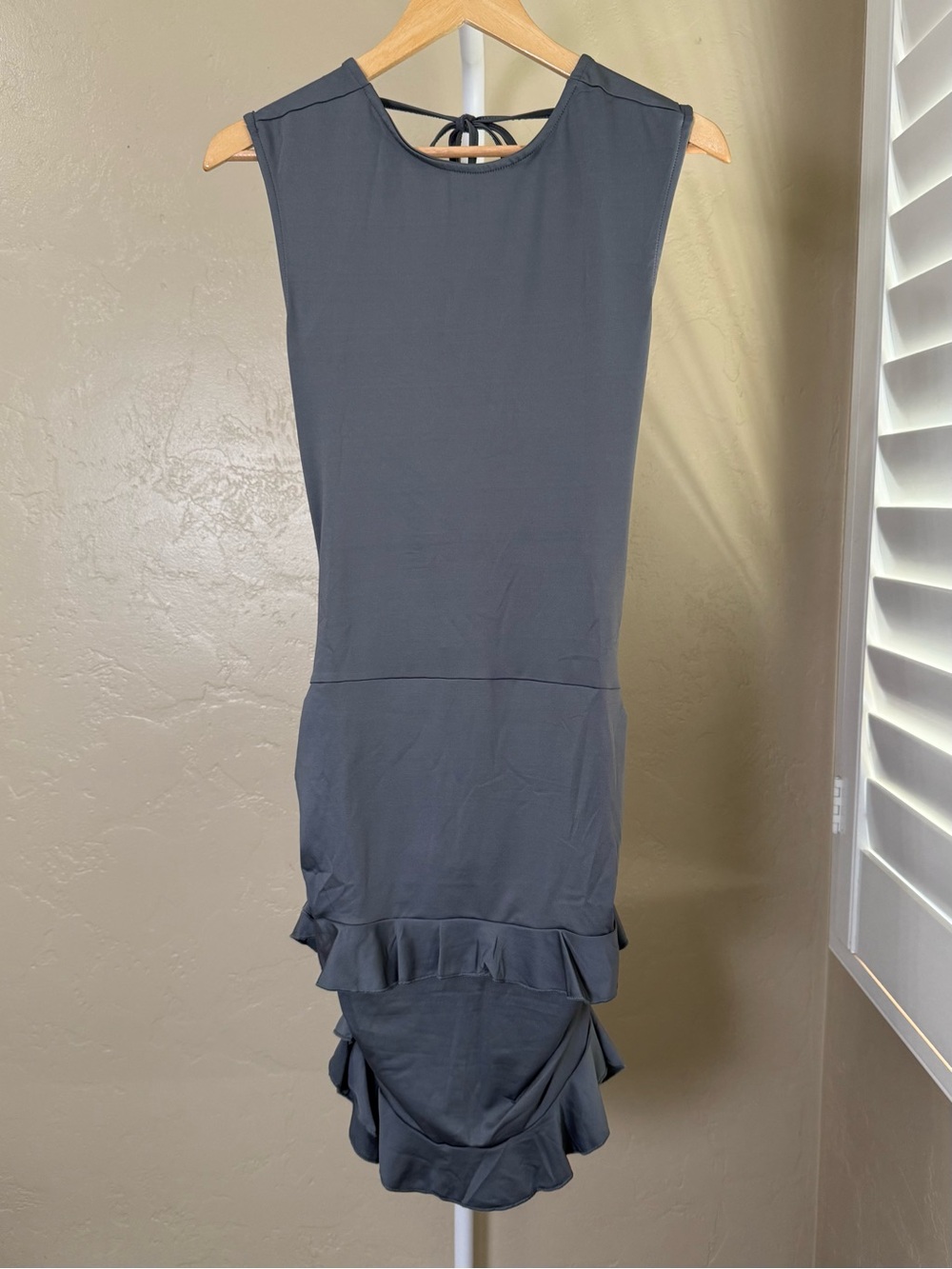 Commense Open Back Ruffle Bodycon Mini Dress NWT Large Slate Gray - Picture 3 of 9